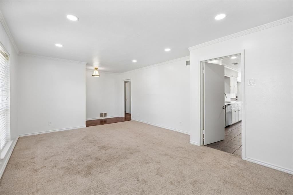 527 Twilight Trl - Photo 5 of 32