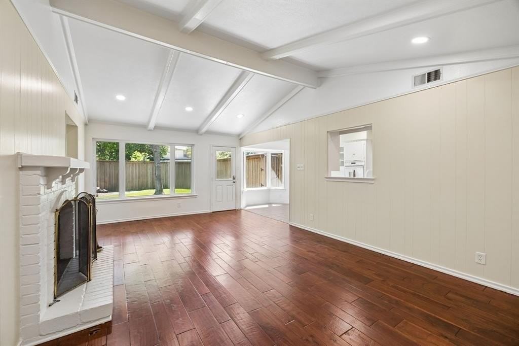 527 Twilight Trl - Photo 7 of 32