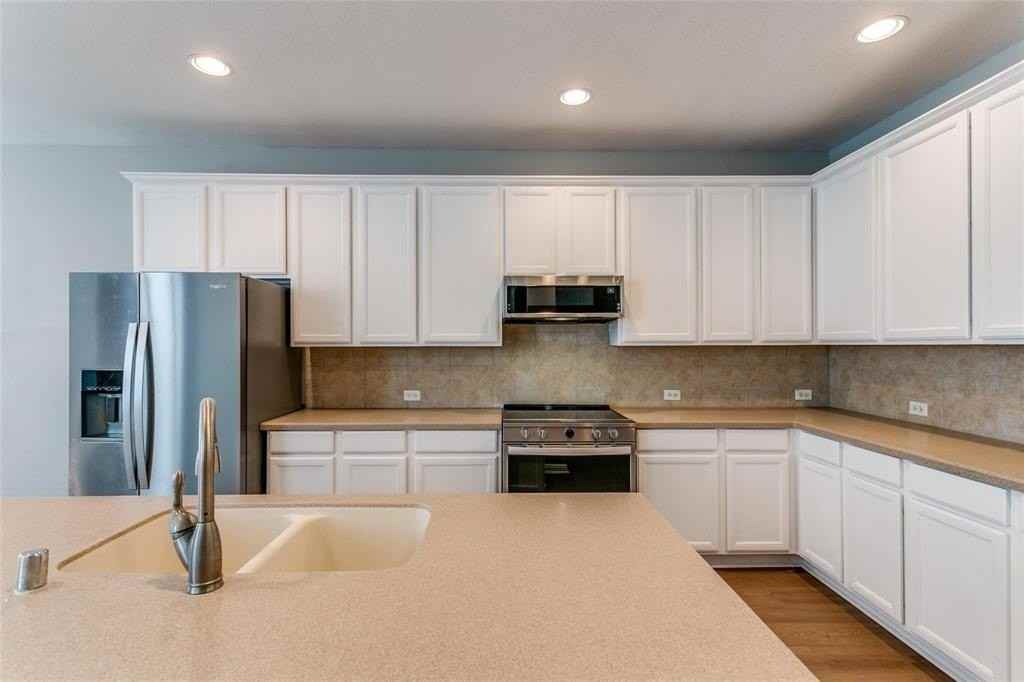 3725 Vienna St - Photo 6 of 17