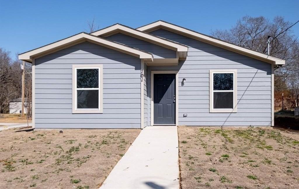 701 E Hanna St - Photo 2 of 9