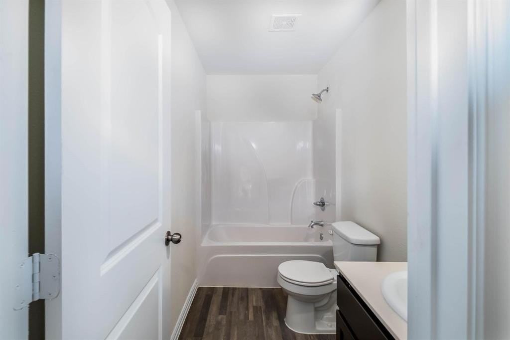 701 E Hanna St - Photo 6 of 9