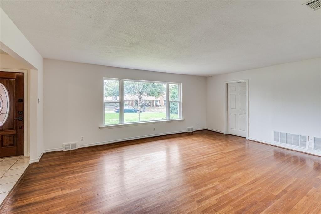 6815 Azalea Ln - Photo 3 of 26