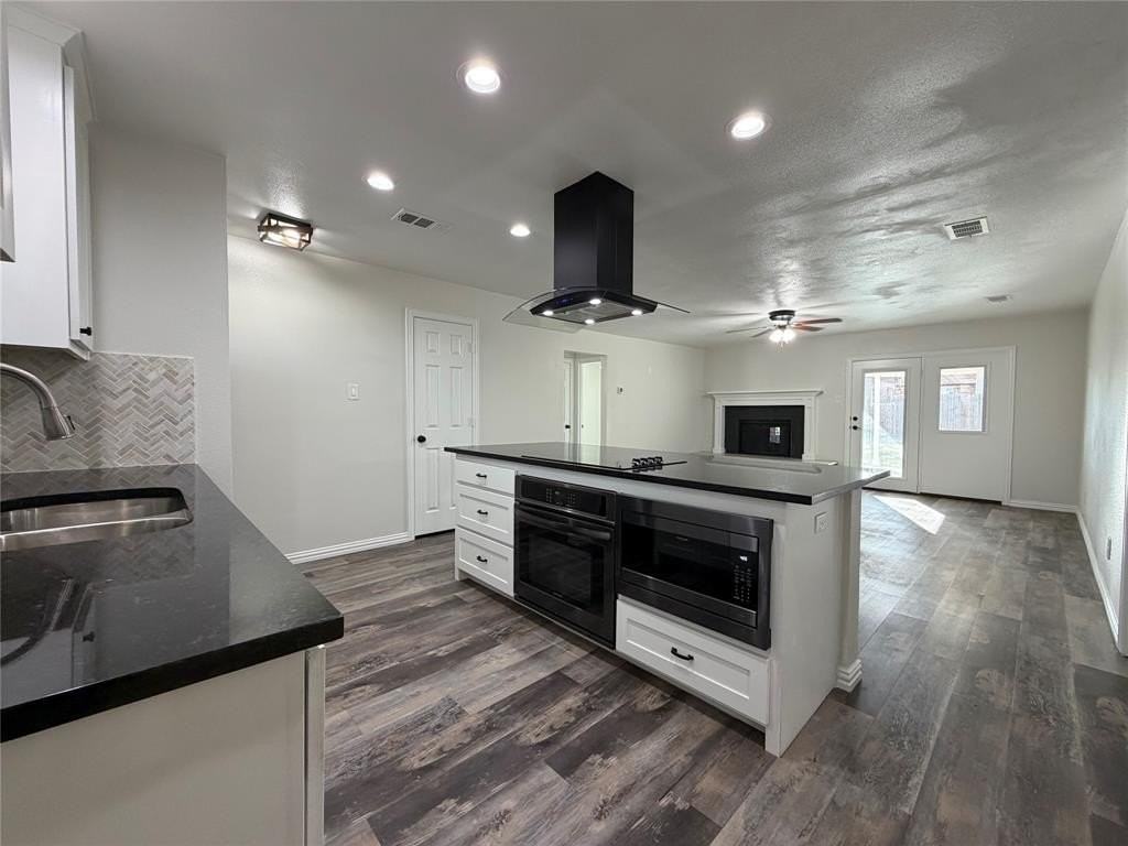 420 Opal St - Photo 3 of 19