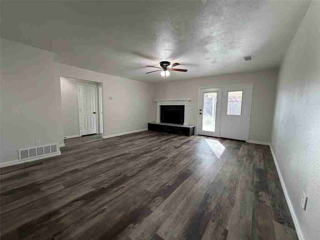 420 Opal St - Photo 4 of 19