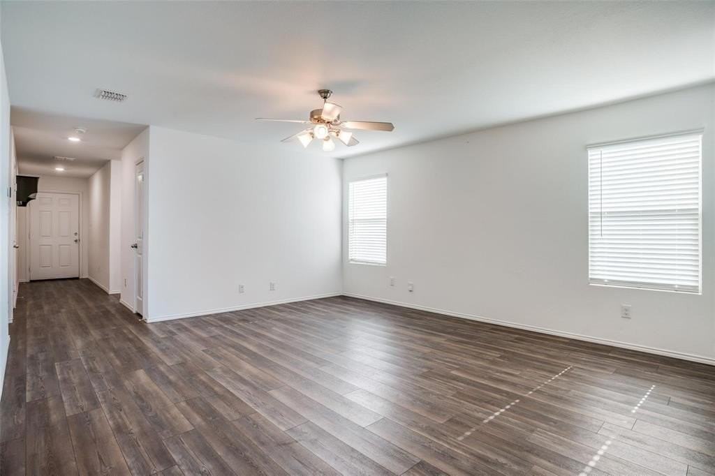 1701 Deerchase Dr - Photo 4 of 25