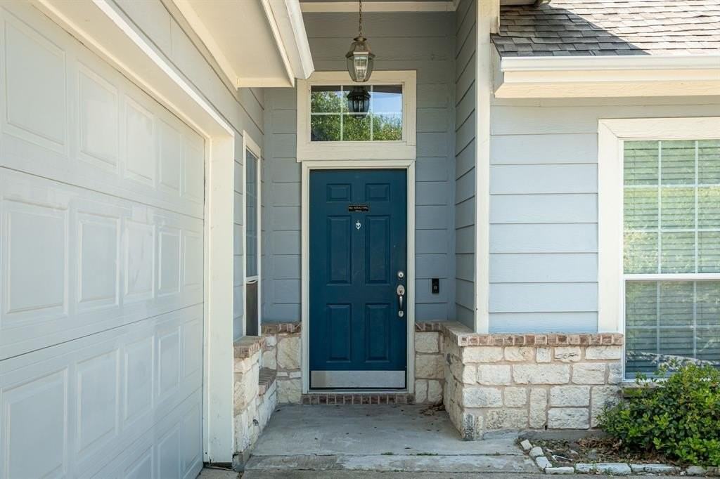 1108 Lazy Ln - Photo 2 of 24