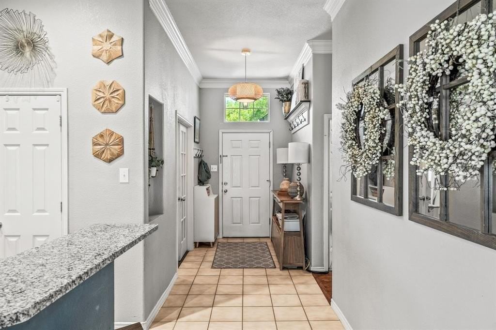 1108 Lazy Ln - Photo 3 of 24