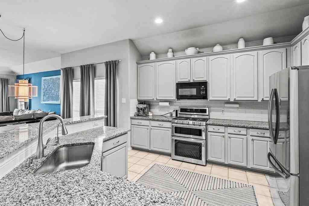 1108 Lazy Ln - Photo 6 of 24