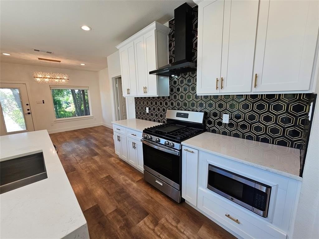 2374 Southwood Dr - Photo 4 of 40