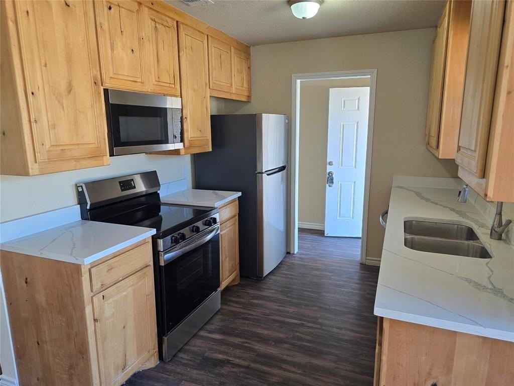 7528 Meadowlark Ln N - Photo 2 of 16