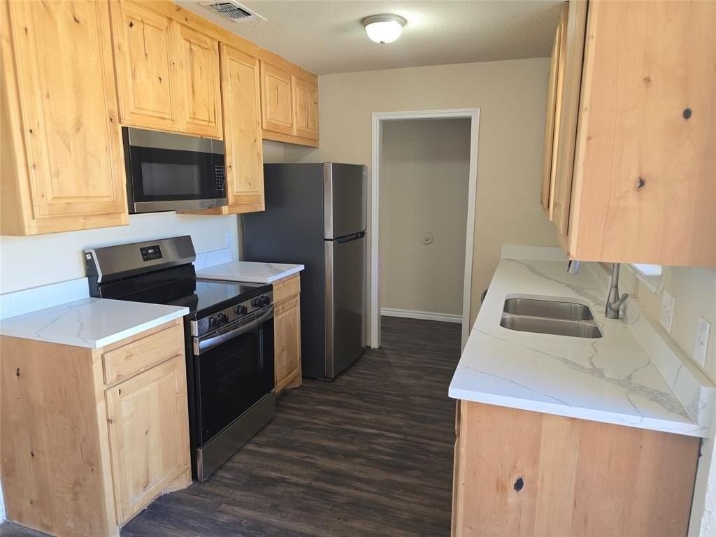 7528 Meadowlark Ln N - Photo 3 of 16