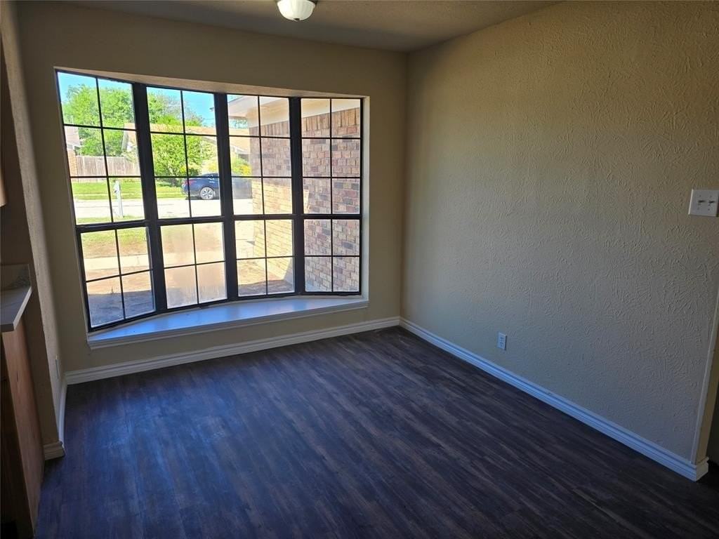 7528 Meadowlark Ln N - Photo 4 of 16