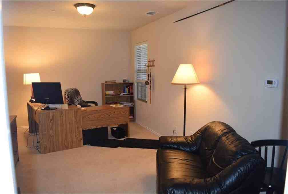 1123 Landon Ln - Photo 4 of 10