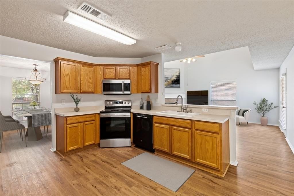 3832 Braxton Ln - Photo 4 of 33