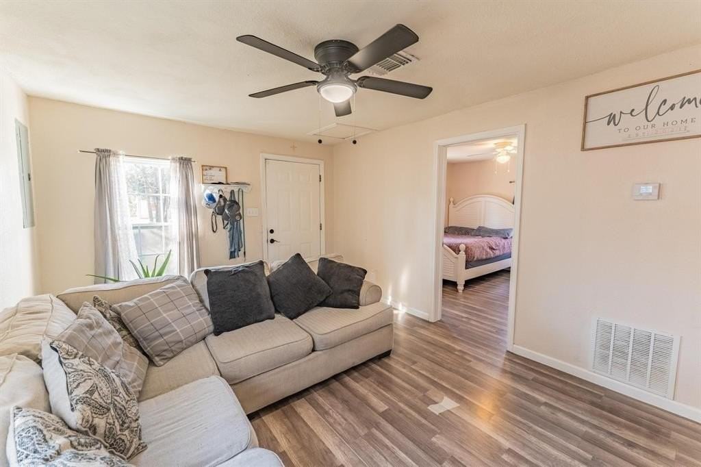 604 W A St - Photo 4 of 25