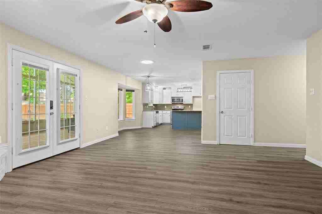 839 Yellowstone Dr - Photo 5 of 30