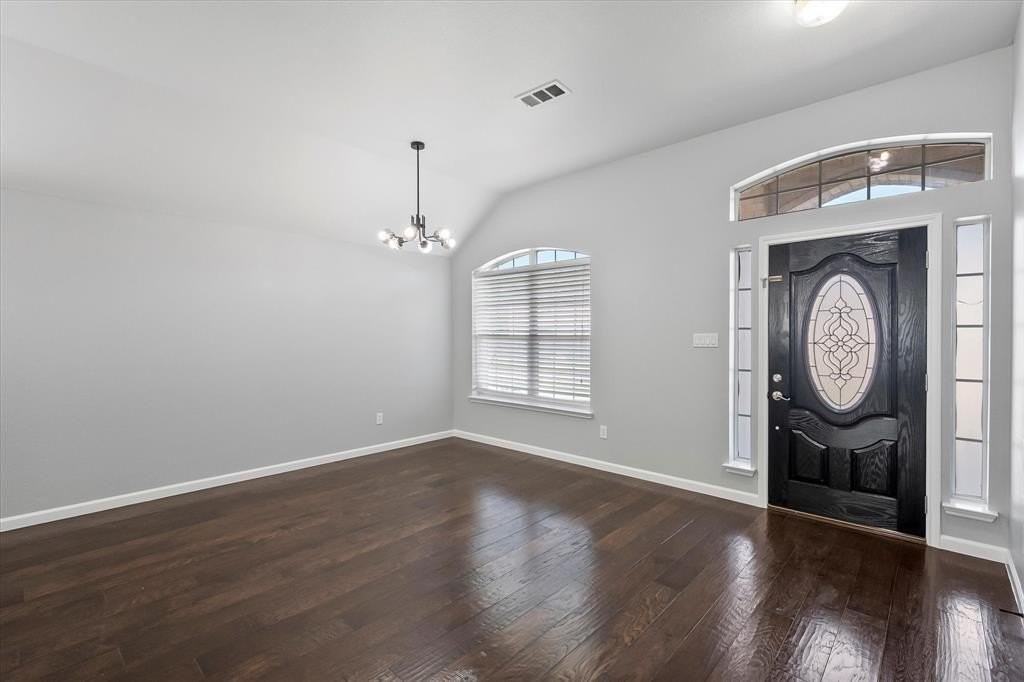 2204 Windcastle Dr - Photo 6 of 38