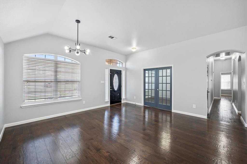 2204 Windcastle Dr - Photo 7 of 38