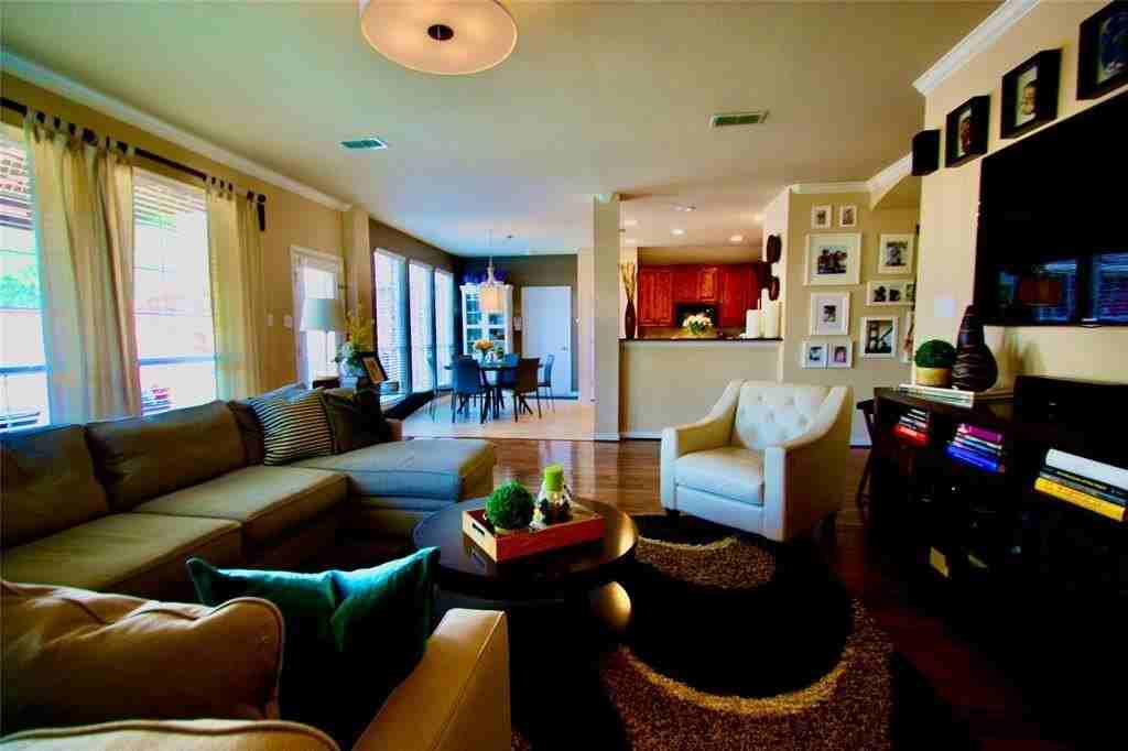 2734 Greenway Dr - Photo 2 of 23