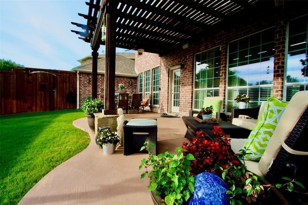 2734 Greenway Dr - Photo 3 of 23