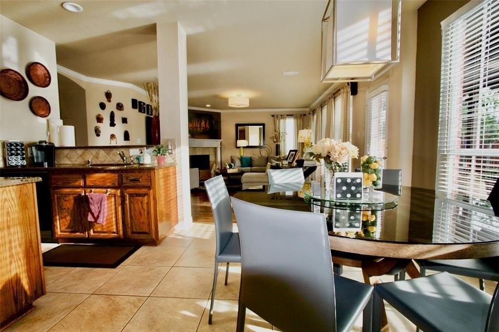 2734 Greenway Dr - Photo 6 of 23