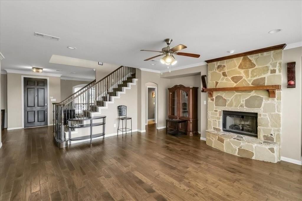 7306 Waterbury Dr - Photo 3 of 16