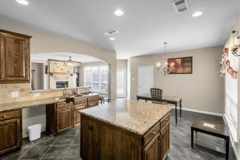 7306 Waterbury Dr - Photo 5 of 16