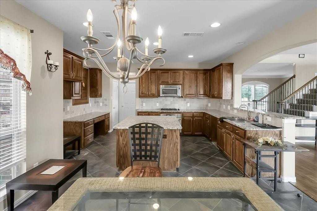 7306 Waterbury Dr - Photo 6 of 16