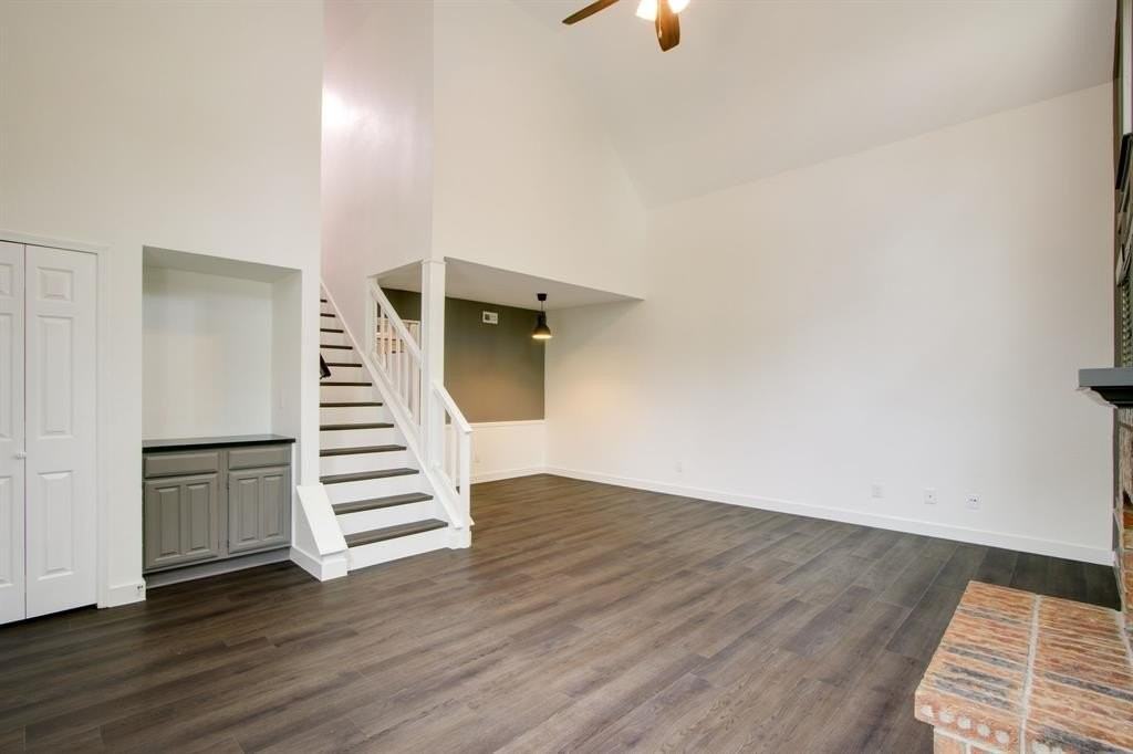 319 Stoneledge - Photo 4 of 20