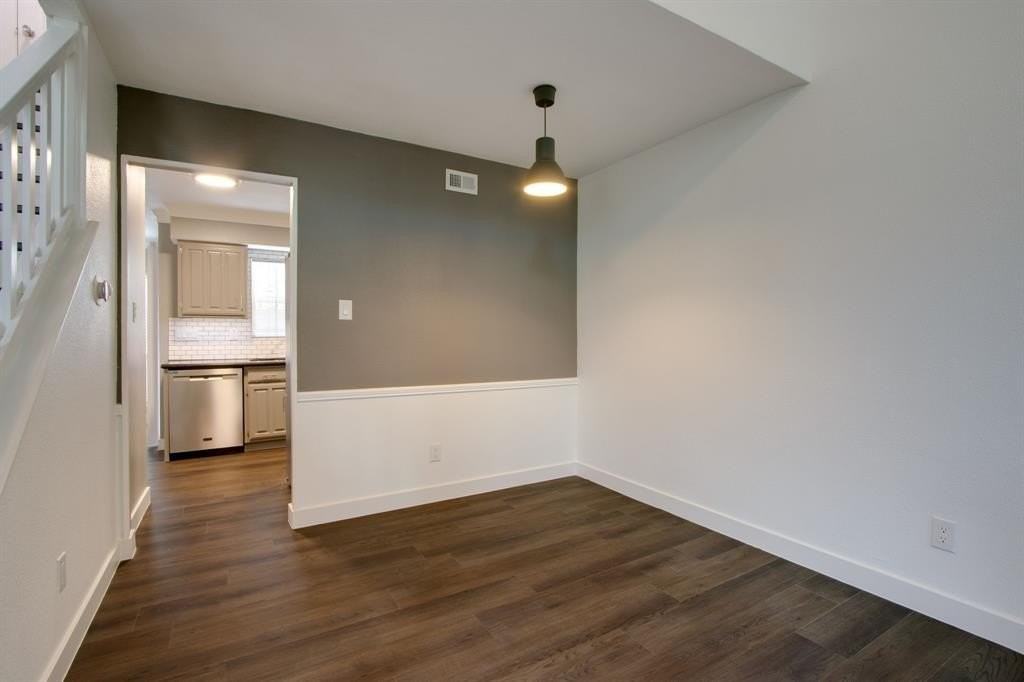 319 Stoneledge - Photo 7 of 20