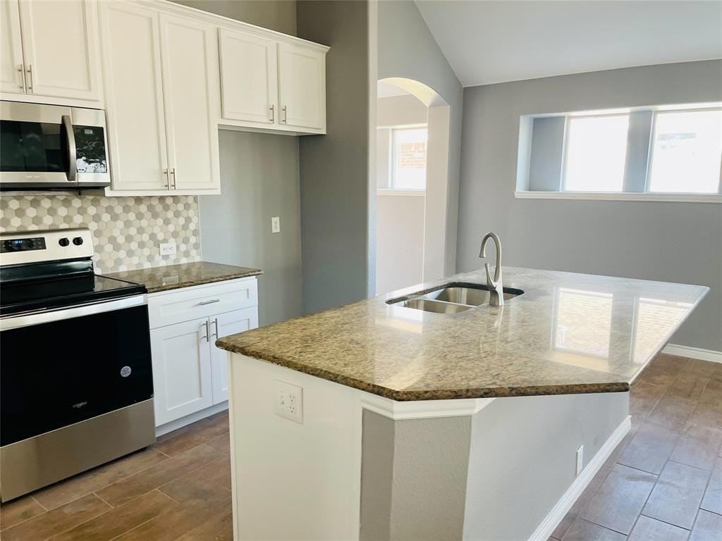 548 Kerry St - Photo 5 of 35