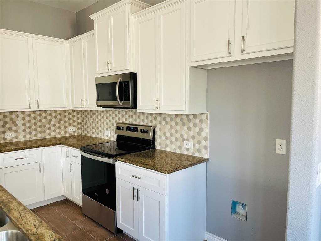 548 Kerry St - Photo 6 of 35