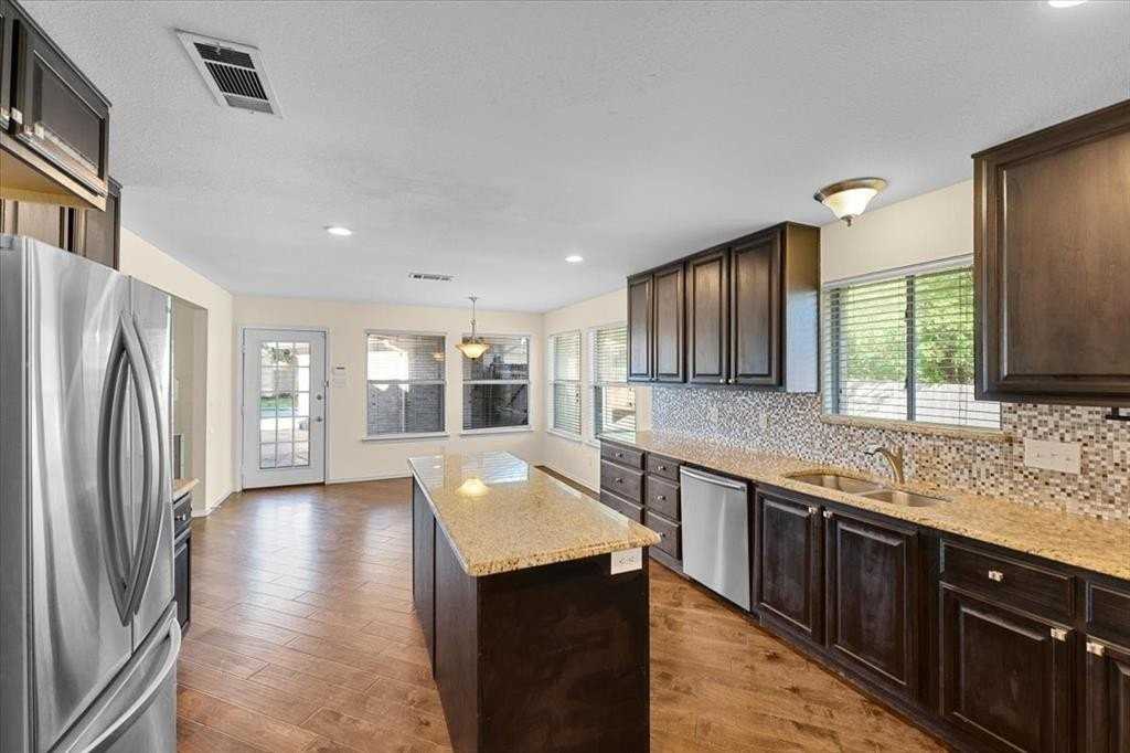 2914 Post Oak Ln - Photo 3 of 40