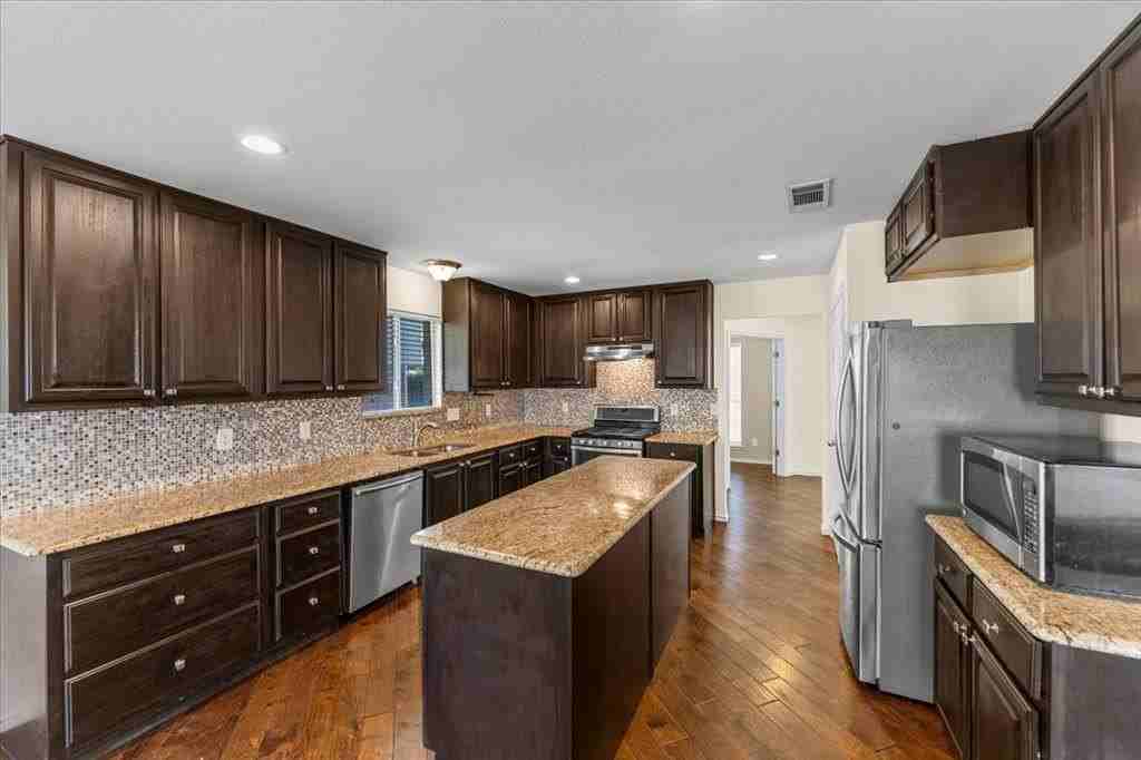 2914 Post Oak Ln - Photo 4 of 40