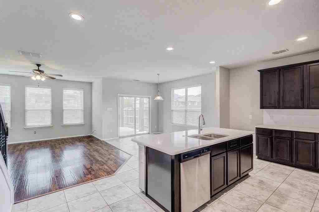 5529 Las Lomas Ln - Photo 3 of 28