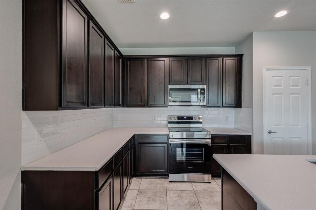 5529 Las Lomas Ln - Photo 4 of 28