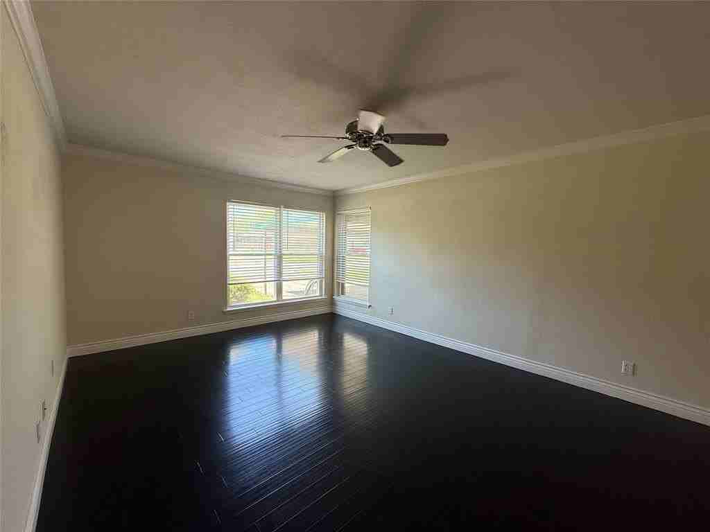 1135 Park Center St - Photo 4 of 34