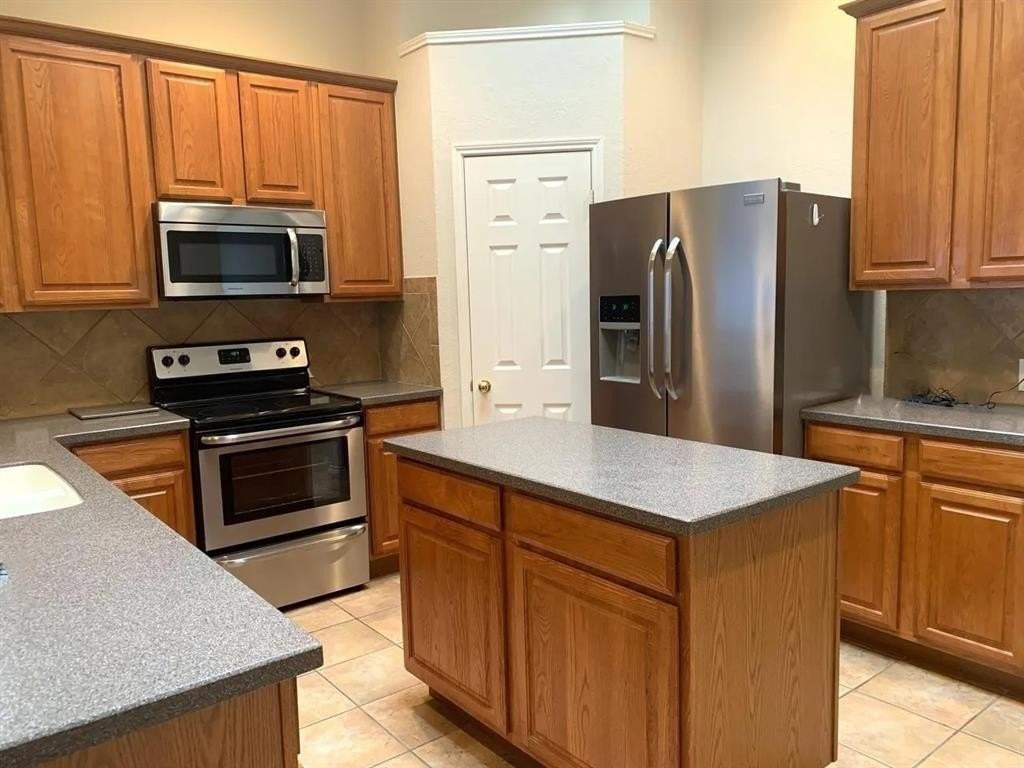 7908 Thorneywood Rd - Photo 3 of 5