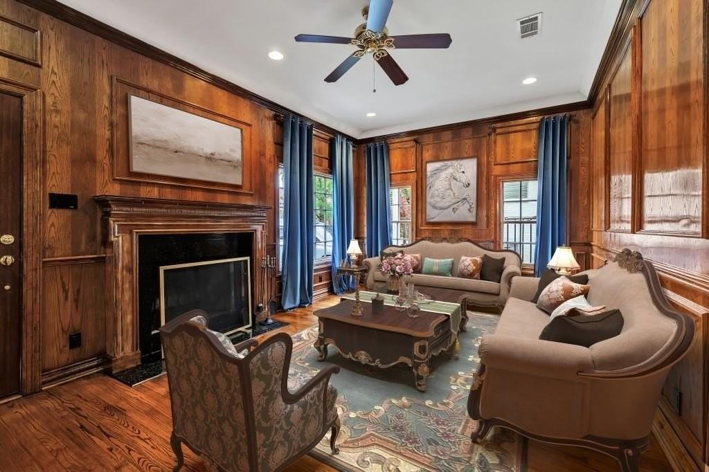 5604 Martel Ave - Photo 3 of 14