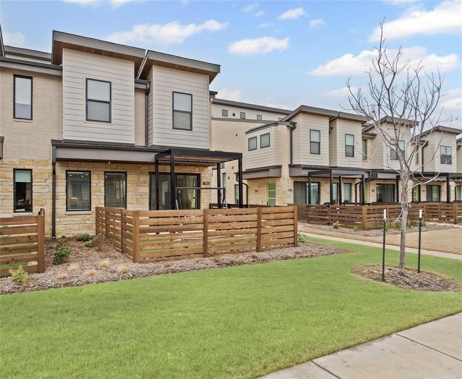 801 Cavitt Ct - Photo 3 of 39