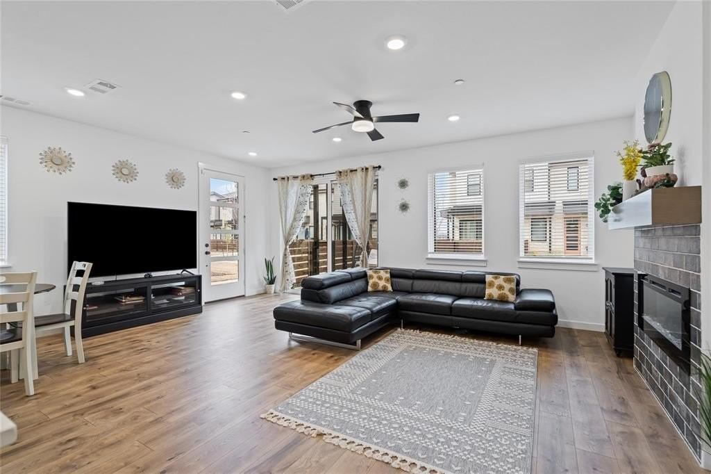 801 Cavitt Ct - Photo 7 of 39