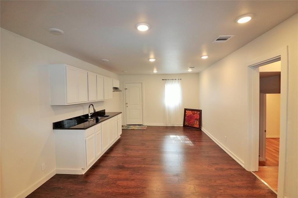 2126 Ramsey Ave - Photo 4 of 16