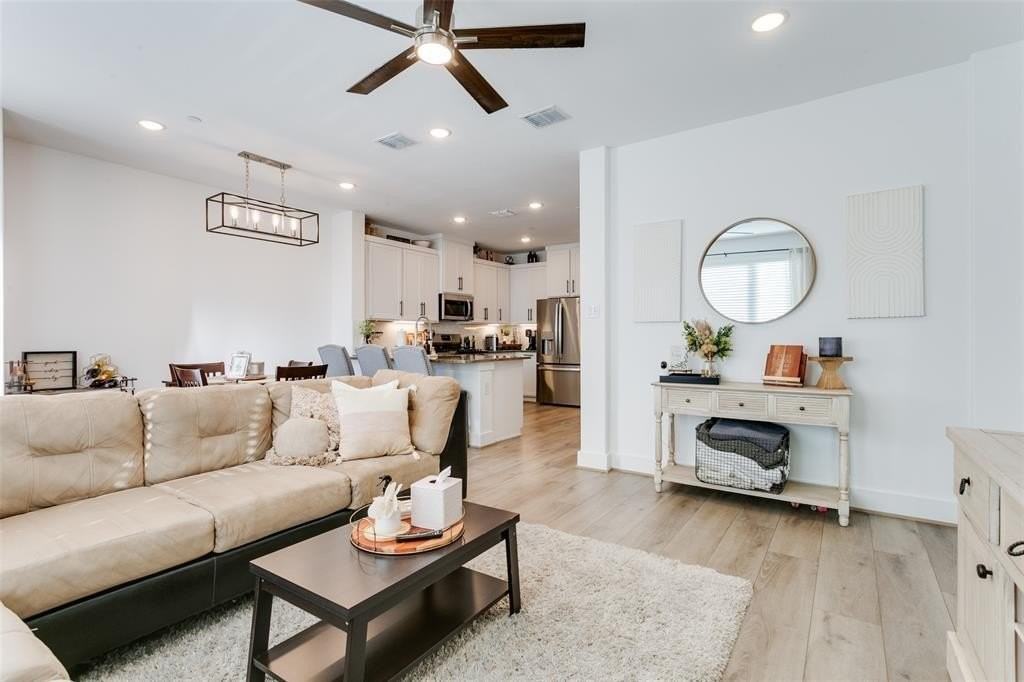 7605 Reis Ln - Photo 7 of 25