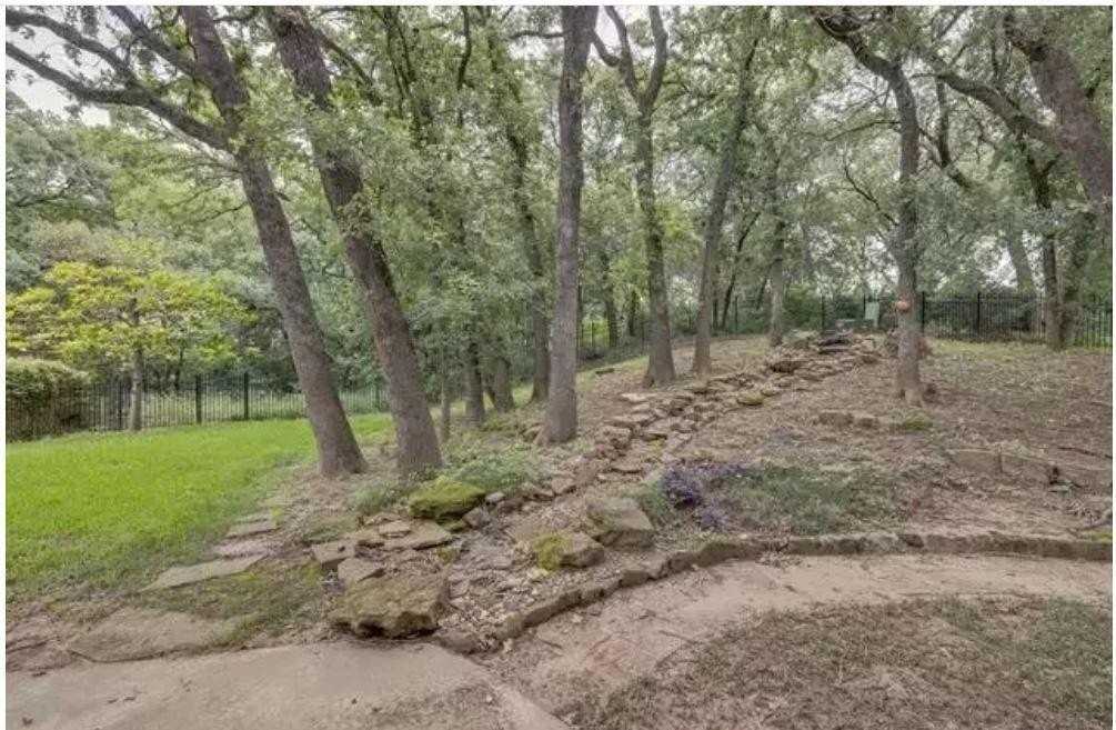 2719 Sunrise Dr - Photo 3 of 20