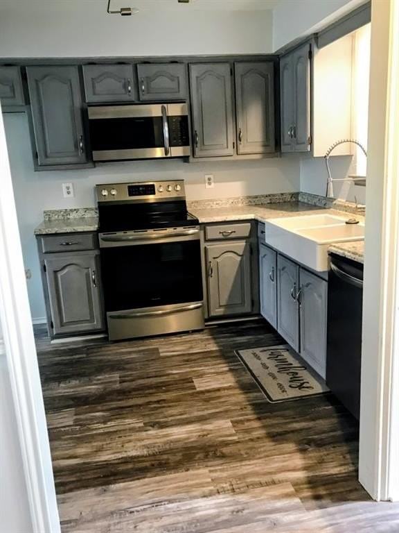 304 E 6th St - Photo 4 of 20