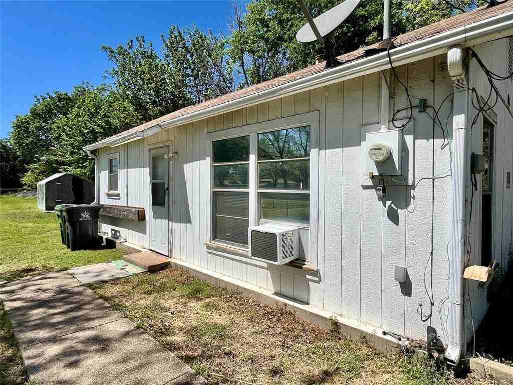 810 Magnolia St - Photo 2 of 13