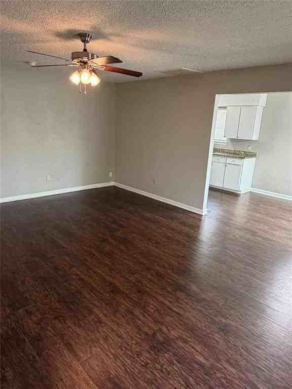 107 Hidalgo Ln - Photo 4 of 17