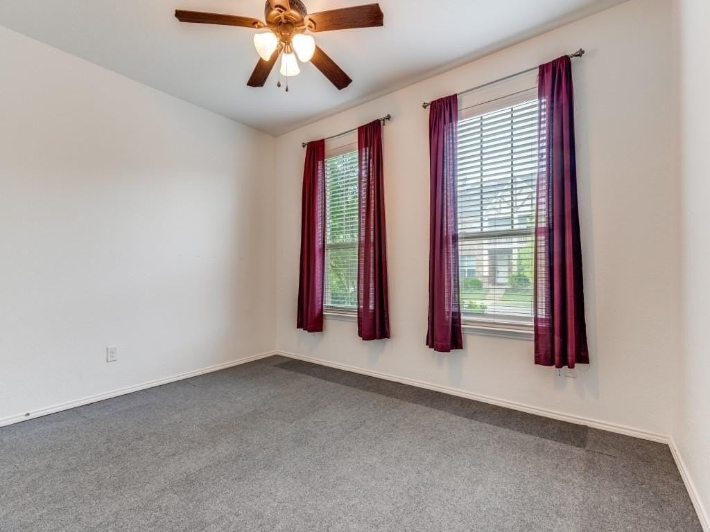 1029 Holly Anne Ln - Photo 3 of 27