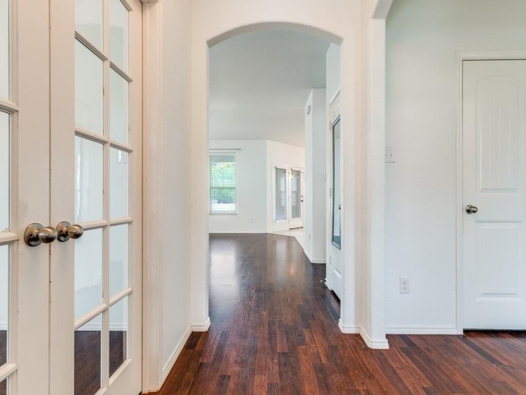 1029 Holly Anne Ln - Photo 4 of 27