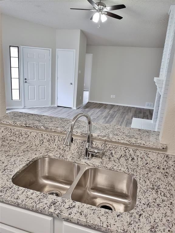 1415 Smokehouse St - Photo 7 of 23